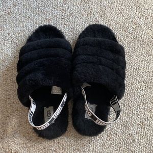 UGG Fluffy slides